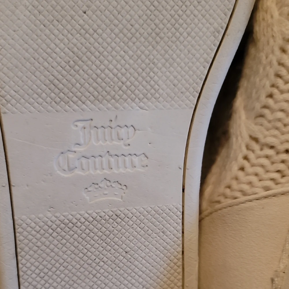 Cozy Juicy Couture off white/cream Knit Button Boots - Picture 4 of 6